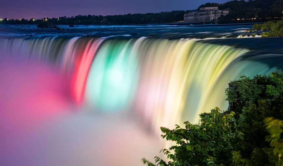 Niagarafälle - nächtliche Illumination 