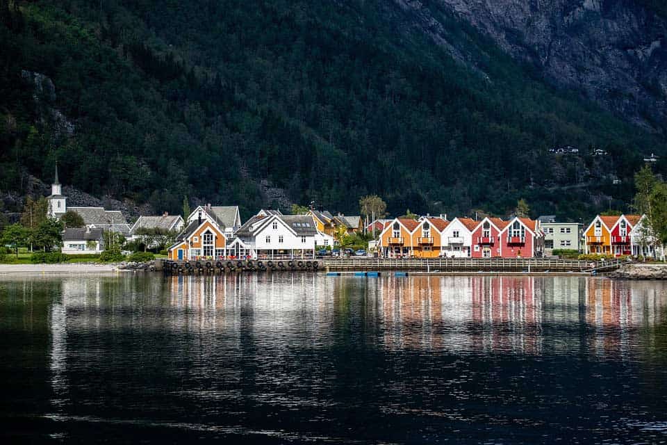 See in Norwegen am Fjord (pb)